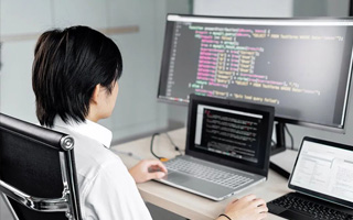 和田 api php源码,下载的php源码怎么运行呢？